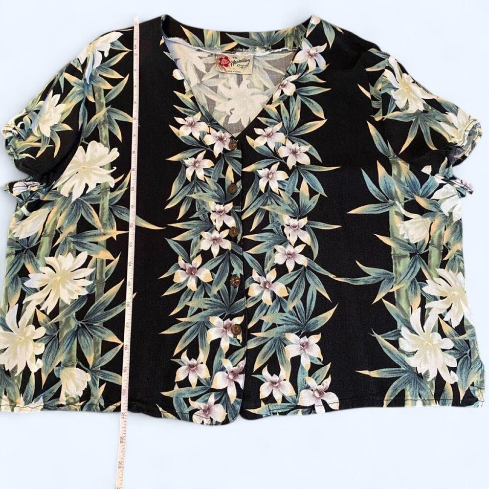 Vintage 1990s by Hilo Hattie cap-sleeve button-up top. Size XL